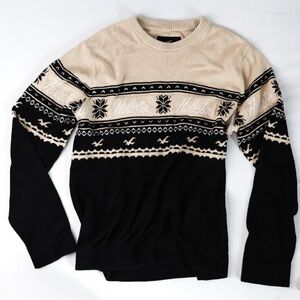 Hollister Winter Black and Cream Sweater